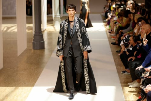 Elie Saab presenta la sua collezione di Haute Couture a Parigi nel 2022